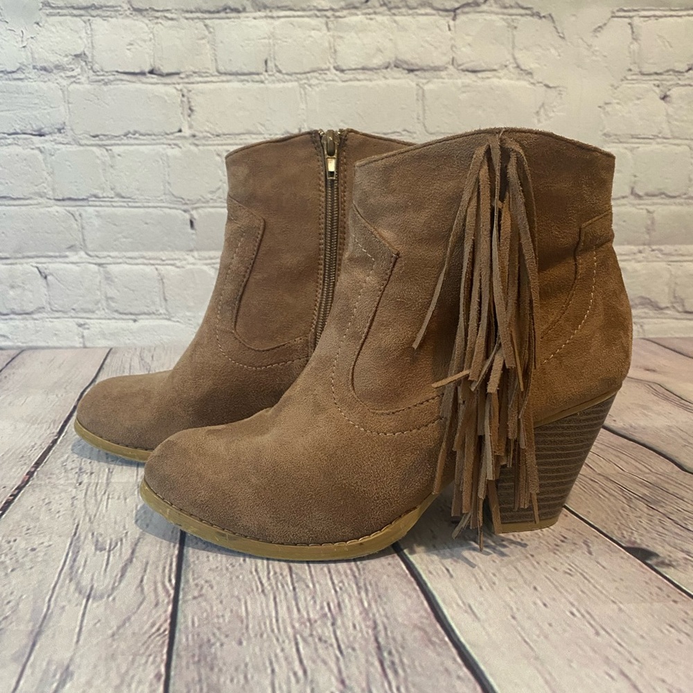Diva Lounge Fringe Boots Size 8
